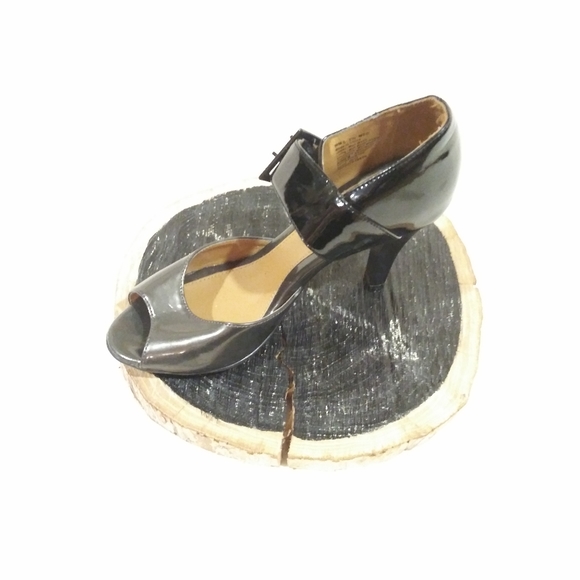 High Heels - Picture 6 of 6